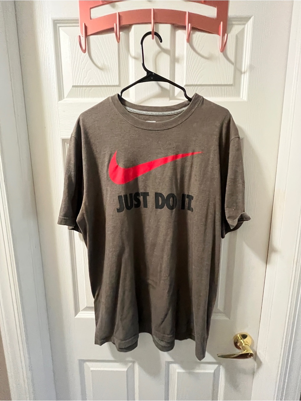 Nike Men’s XL Brown Graphic Tee with Red Swoosh